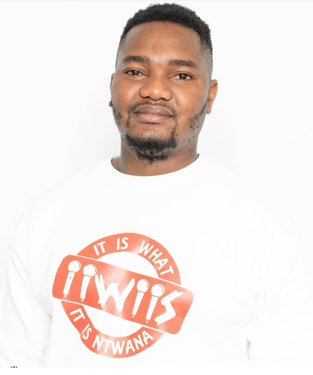 SkyzMetroFM's tweet photo. The #jumpoff Hip-hop Top Five hosted by @JulukaBunandi &amp; @pro2tha every Friday at 19:30pm

5. Ukhethe bani - @HIT_BLECK 
4. Moon &amp; Stars - kidd Locco feat pre young 
3. Freedom - @RMshoemaker ft @Msizkay
2. Ndofamba naJesu - @mahcoyzim1 
1. Ungayvusa uzoymela- @MeetLuminous https://t.co/9yZDnnOieA