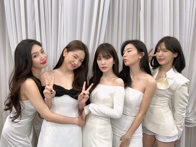Baejdohyun's tweet photo. One of the joys to be back on stage with the other members to attend the 2021 SBS Song Festival. To walk the red carpet me and the other members in very pretty white dresses and see you in the upcoming comeback. Luvies! 🤍 https://t.co/8zVl0wDFFy