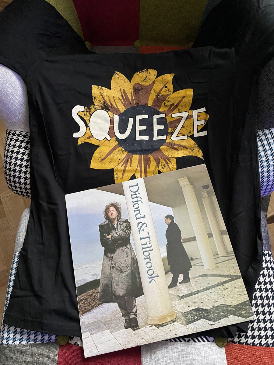 Juggling_Words's tweet image. I detect a theme in today’s mailbag! 
A sunflower T &amp;amp; the ‘lost’ Squeeze album ‘Difford &amp;amp; Tilbrook’ vinyl!

@Squeezeofficial @chrisdifford @glenntilbrook #MusicAsArt 🎵