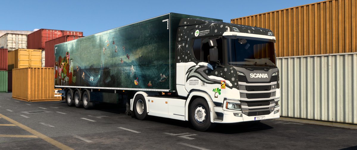 GRAYOVTC's tweet photo. Con el día de Navidad a la vuelta de la esquina, G-Rayo Logística recorre las carreteras europeas repartiendo regalos. ¡Felices fiestas!🎄 https://t.co/9botm6VUfa