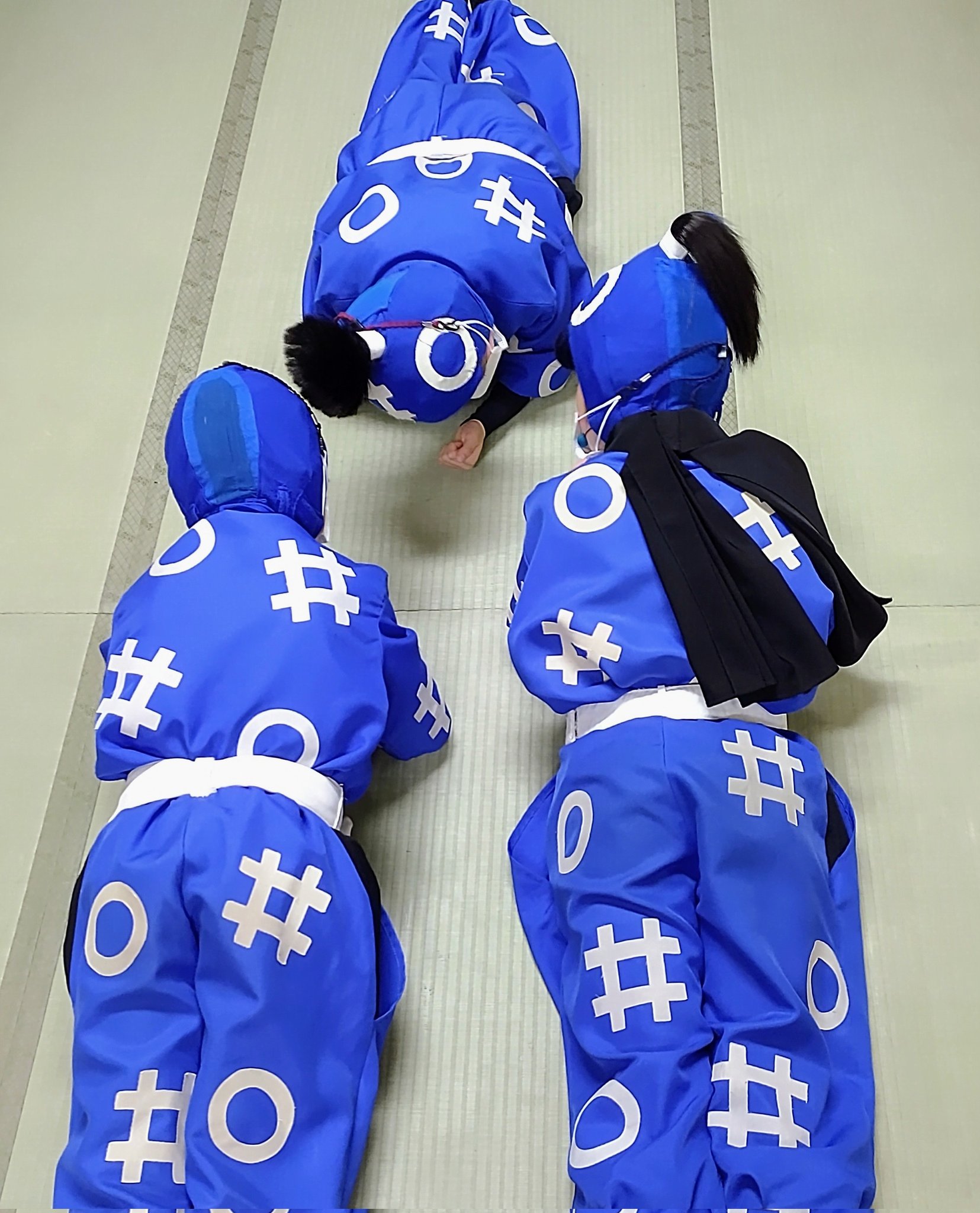 嶋 陽大 晃大 ﾊﾙﾄ ﾋﾅﾀ 本日も学園祭にご来場頂きありがとうございました 皆さんのペンライトがすご く綺麗でした いろいろなうちわも素敵で 昨日も今日もきり丸のうちわを作ってくれてる方がいてとっても嬉しかったです 4枚目の写真は楽屋で3人