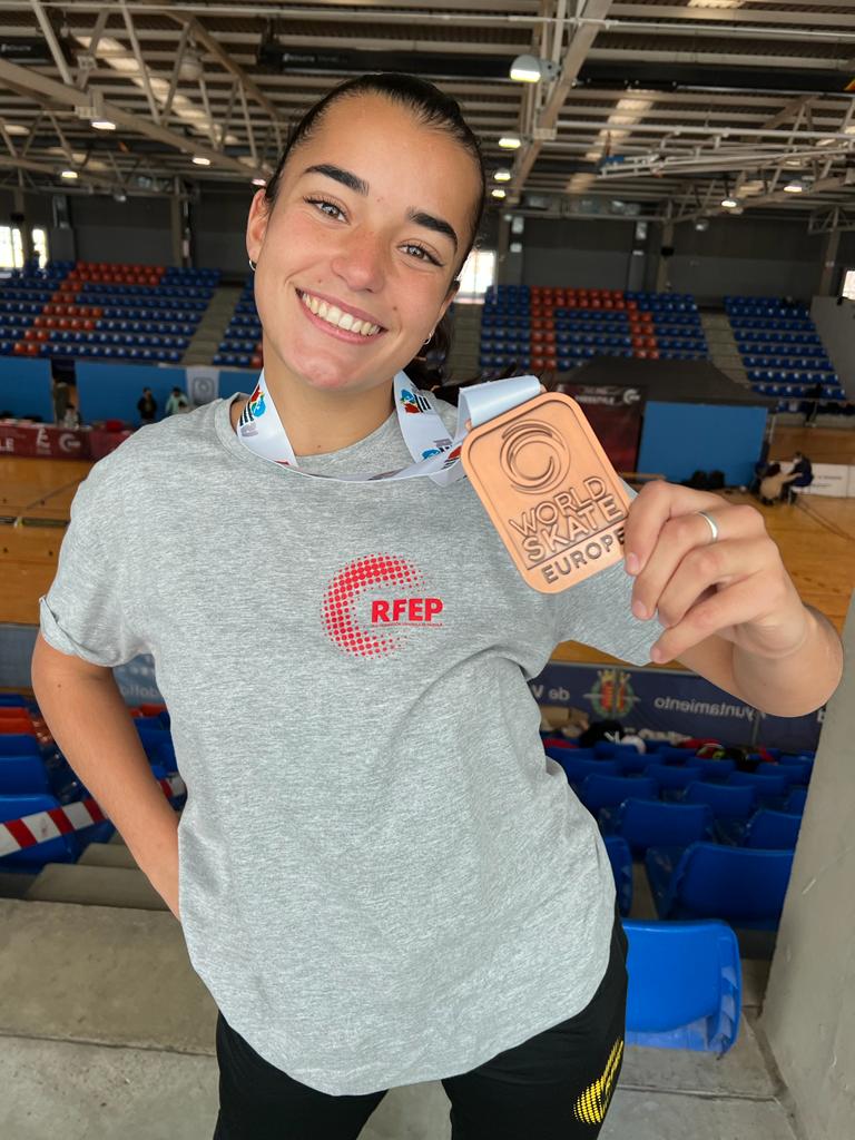 clubpatinrivas's tweet photo. Laura Abraham bronce en el Campeonato de Europa en la modalidad de derrapes.
Vamos!!!!!
@AytoRivas 
@FMPatinaje 
@FedPatinaje 
@inGravityshop 
@monicacarazo https://t.co/W6mgNTyzTT