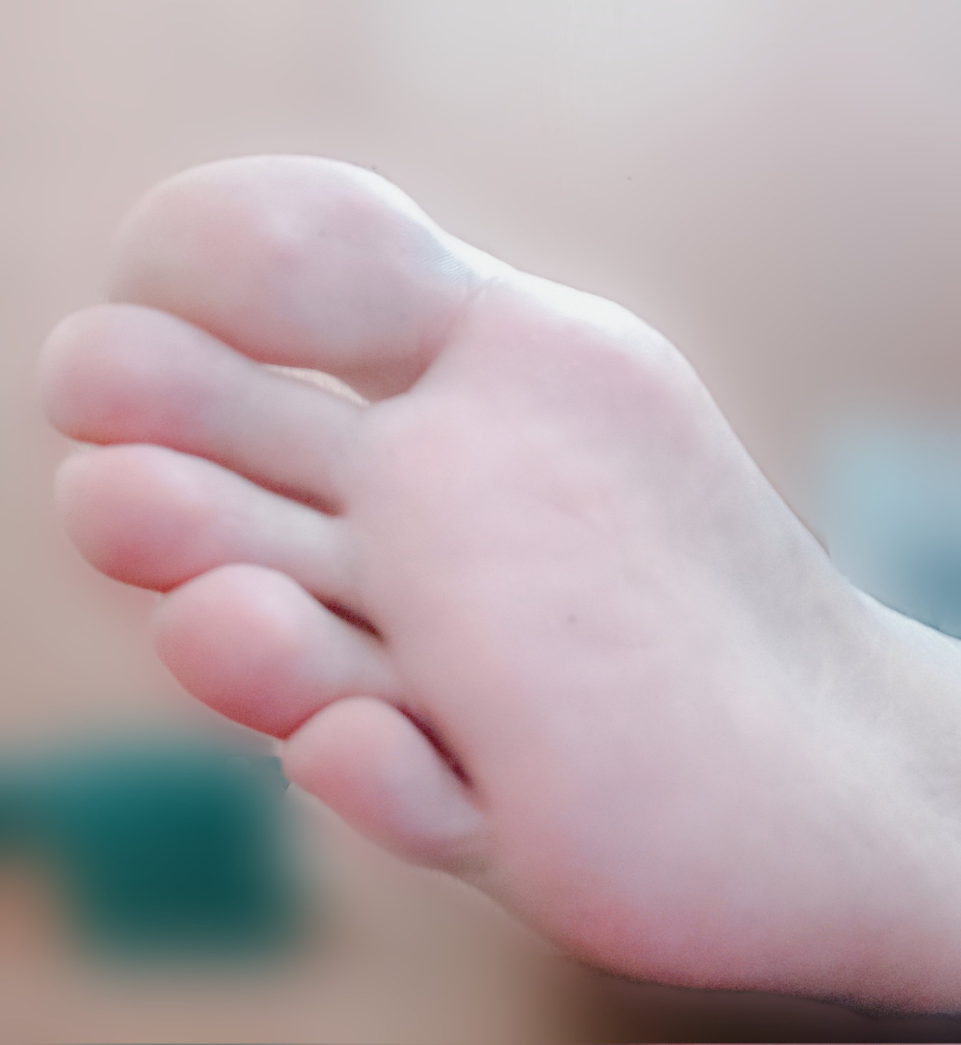 2 pic. Me lames mis #piecitos #descalzos? ???????

#Feet #feetgay #twink #Femboy #tgirlfeet https://t