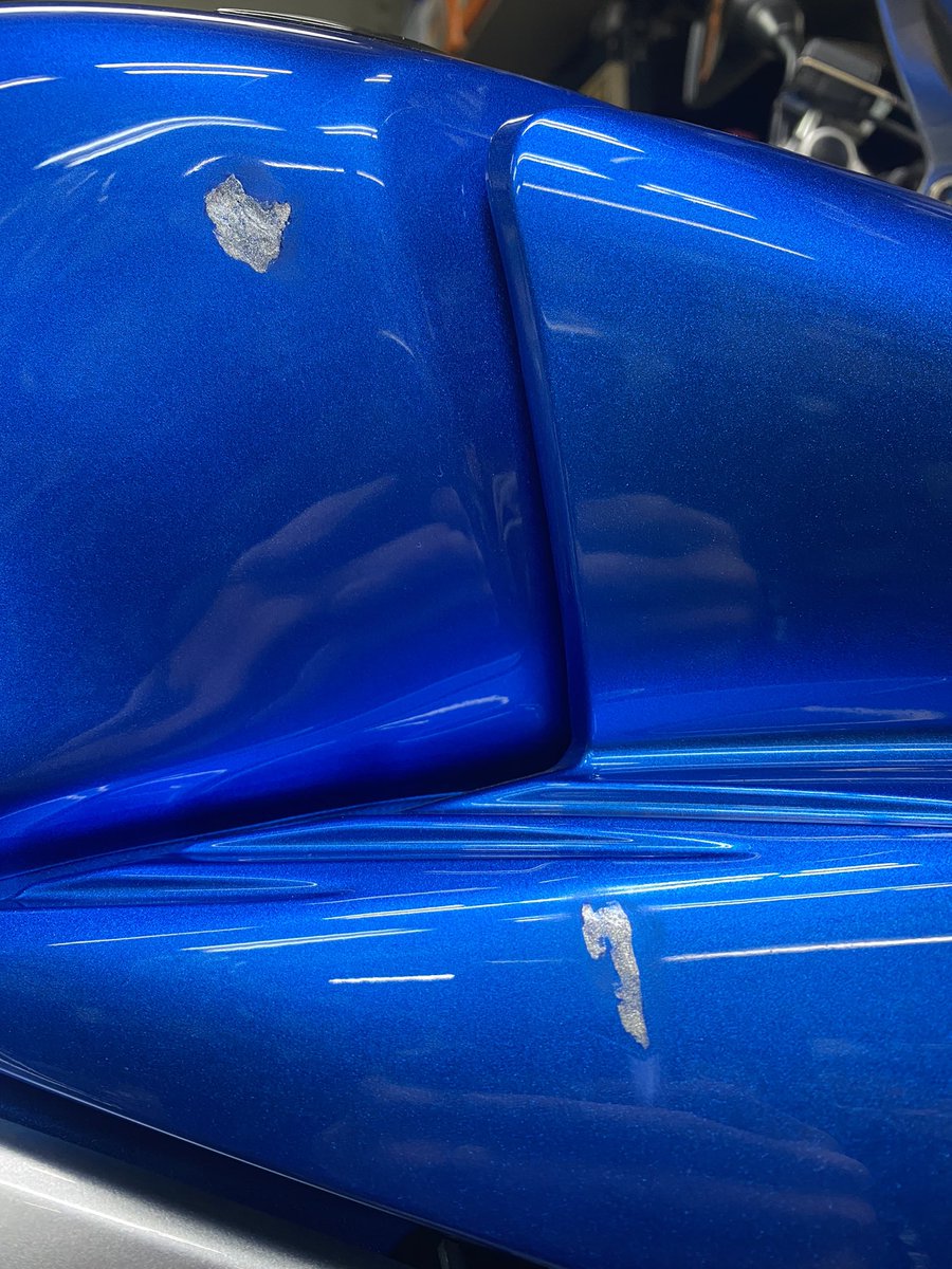 ffsarami's tweet photo. ヒョウゴペイントのタッチペン、
スズキのパーソナルカラーである、トリトンブルー用のがでてるのですが、下塗りのシルバーメタの上にクリアブルーを重ね塗りと言う本格的なヤツ!凄いと思うけど、クリア塗るのムズイぞ!😭
#hyogopaint
#トリトンブルーメタリック https://t.co/fPXGASxYAS