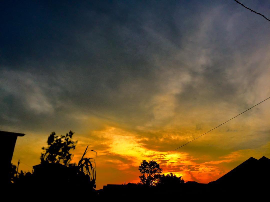 MediaLinkUCU's tweet photo. I’m a great admirer of nature !
Nature is something people are not appreciating
Whenever I see the dawn or dusk I pull out my camera 
Take the most fascinating nature! 
I usually do this on my mobile phone
Ainomugisha Michael-a first year student @UCUniversity 

📸 @ninyeMichael https://t.co/U95D8f4PqK