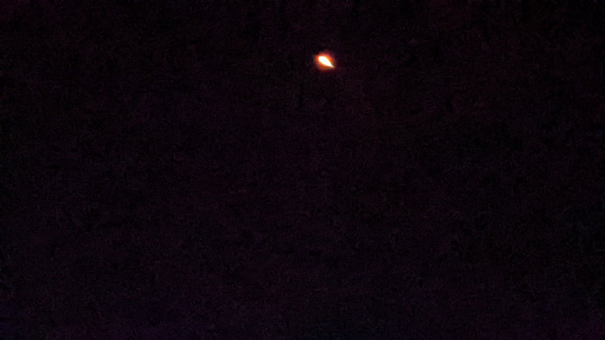 justinwilson's tweet photo. It's not a Christmas star. Up early to watch a SpaceX rocket launch at Vandenberg AFB (60 miles away) from our patio. https://t.co/h7d8mrPEIP