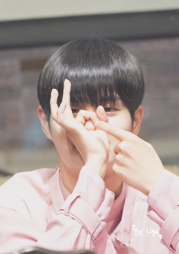 the_light0129's tweet photo. 211218 🪐

#이대휘 #AB6IX https://t.co/JQoWNbgMWS