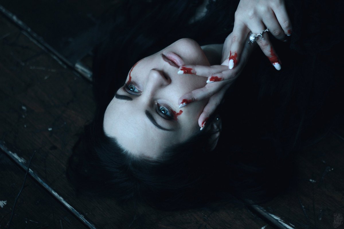 NatalieIna's tweet photo. Alone, surrounded only by walls and a cold floor, she cried with bitter drops of blood, grieving for the untimely passing of Autumn.
Model - Mari Gohberg
Natalie Ina Photography
January 2019
#darkphotography #darkaesthetic #Gothic #darkness #emotiveportrait #darkart #NatalieIna https://t.co/EKEHRheYKz