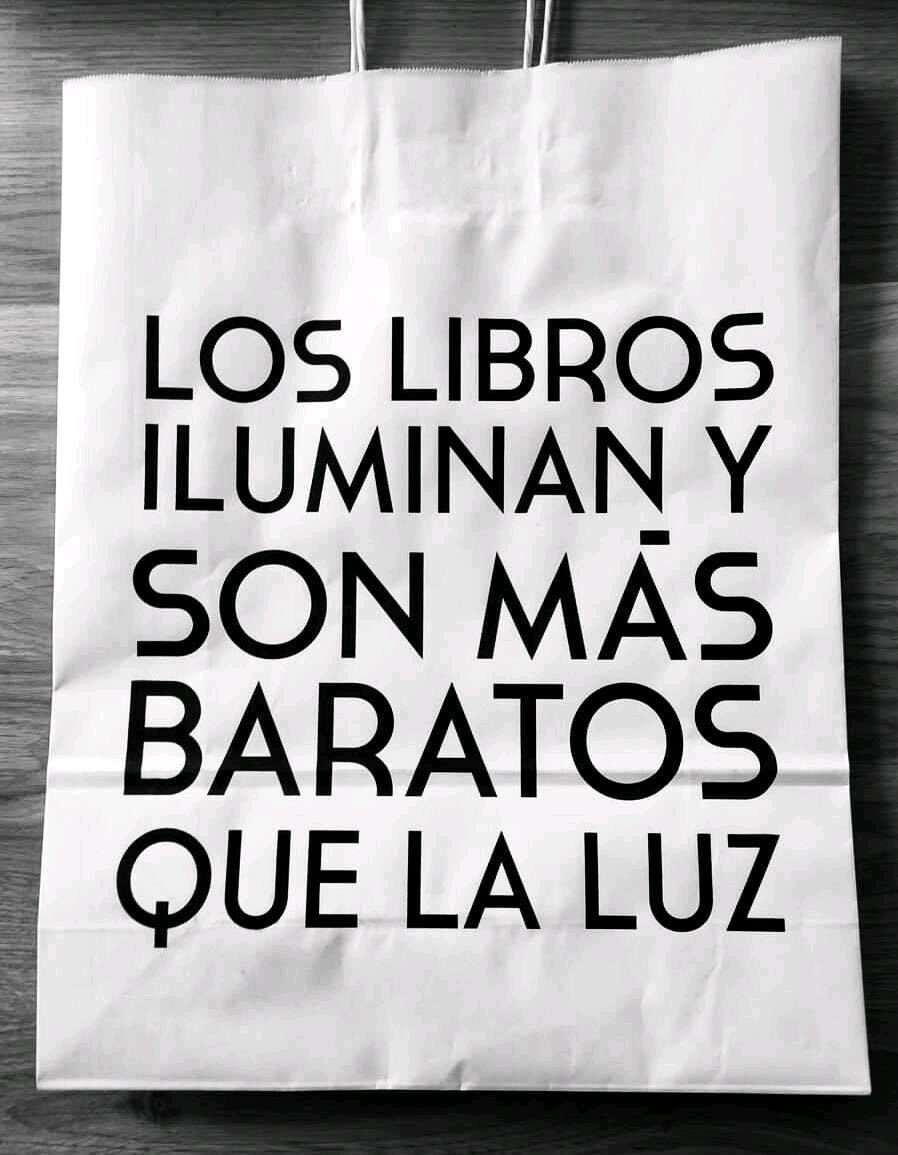 Buen Día!☀️🌻😎 
                 Feliz Sábado 😃🎈

Los libros son baratos y rentables👌💡☄️

*Tweet válido para mostrar el libro que te estás leyendo en estos momentos!👇🥳

Comienzo yo🙋🏻‍♂️😉