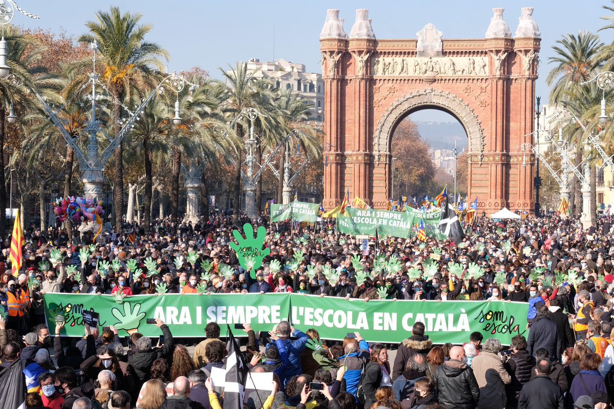 JosepGCambray's tweet photo. Ara i sempre, l’Escola en CATALÀ! https://t.co/rsCnfJdIJQ