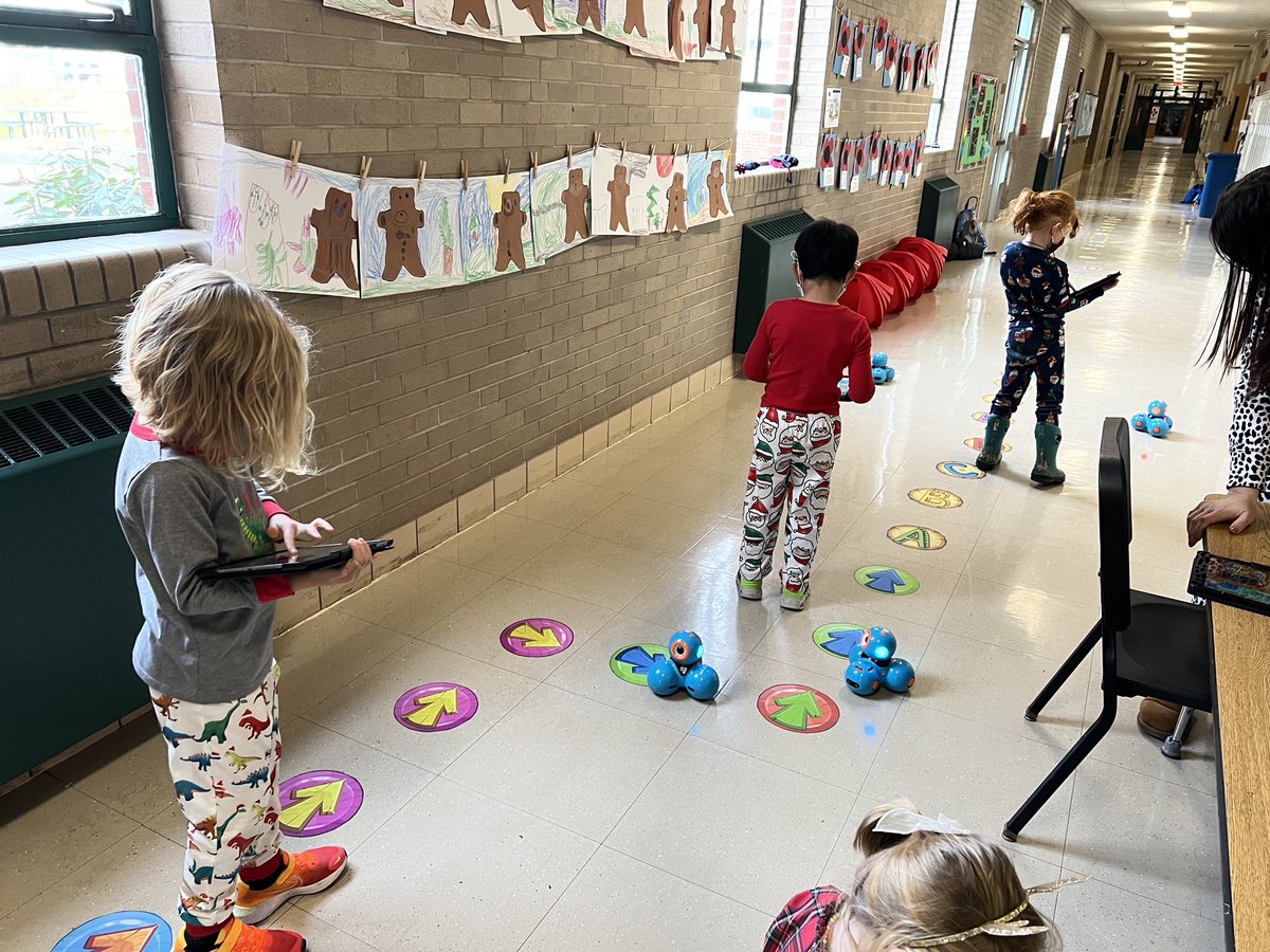 DuffyDragons's tweet image. Dash robots have been “dashing” through our halls this week! #whpscs