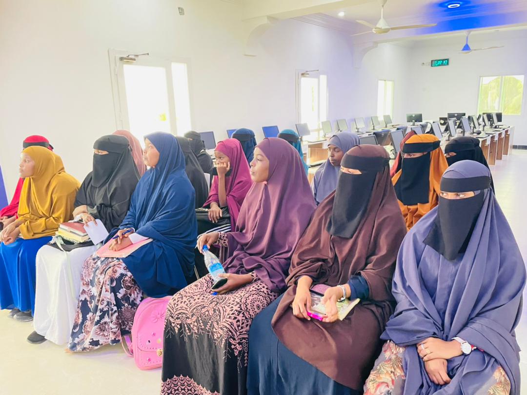 First year students need to know more about what is in their library. That is why library staff conduct #libraryClass to all our students with the help <a href="/SIMADUniversity/">SIMAD University</a>  #FacultyAdmin/Deans.
<a href="/SDhoobaale/">SU Library-Dhoobaale</a> @InfomationLiteracy.