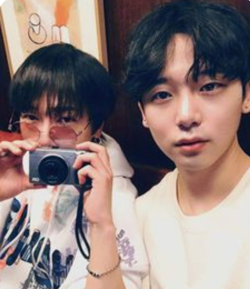 suchiyu212's tweet photo. I am very happy Yesung and jinjong
Talk a lot and have a good time
#Yebblers #2021 #Yesung #Happiness
#예블리 #2021 #예성 #Happiness https://t.co/7PeCP9WQPp