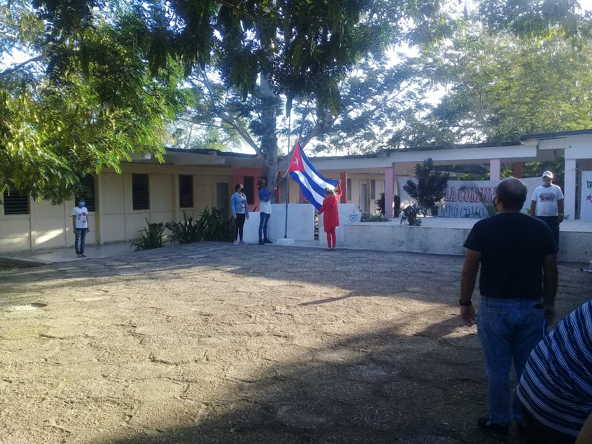 Alierky6's tweet photo. Se dasarrolla el Trabajo Comunitario Integrado Somos Continuidad en la Circunscripción # 5 del Consejo Popular Guáimaro Norte, espacio para intercambiar con la población, exponer los logros  y las acciones para darle solución a las deficiencias. #SomosContinuidad https://t.co/JSWEOHOcVB