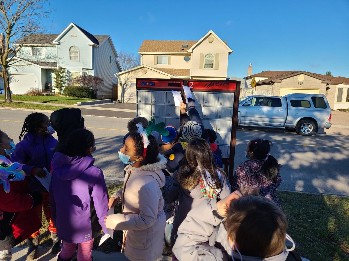 MrsDosmansClass's tweet photo. Mailing our letters! We cannot wait for the recipients to write us back! #makelearningreal #HRRm11 https://t.co/ZXvAyqPmim