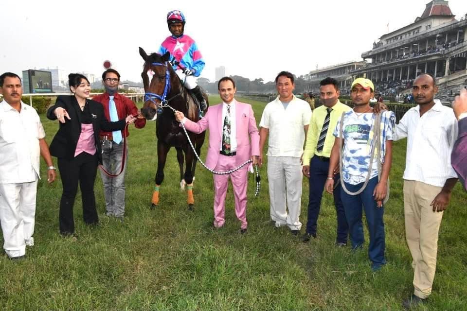 horselover3106's tweet photo. Oaks team🔥 https://t.co/pVFIuD6wjm