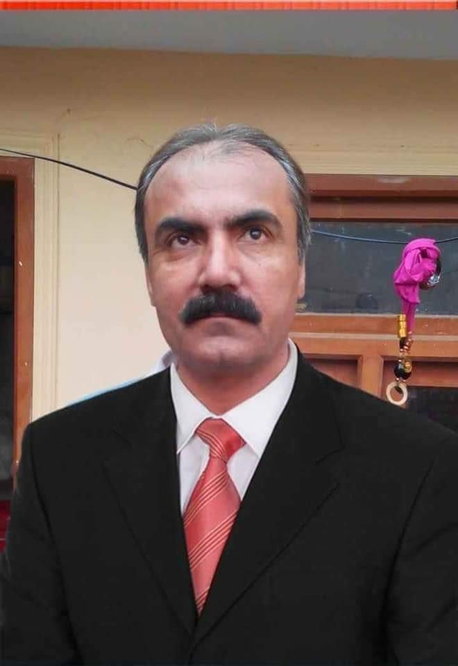 ManzoorPashteen's tweet photo. ANP local leader in Dera Ismail Khan Umer Khitab Sherani assassinated. Since 2001 a war situation has been created in Pashtunkhwa for strategic purposes in which mostly Pashtun nationalist figures are targeted. No justice in sight.
#JusticeForUmarKhitabSherani https://t.co/0v0IXlbR2p