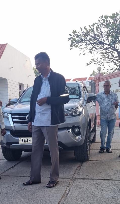 KamateDk's tweet photo. ಗುರು ತೋರಿದ ದಾರಿಯಲ್ಲಿ ಗುರುವಿನ ಉಪದೇಶದಲ್ಲಿ ಗುರಿ ಸಾಧನೆ ಸಾಧ್ಶ ನನ್ನ ಗುರುವಿನ ಸ್ಥಾನದಲ್ಲಿರುವ ಗುರುಗಳಿಗೆ ನಮ್ಮದೊಂದು ಸಲಾಂ🙏🙏🙏🙏 @JarkiholiSatish @Channaraj_H https://t.co/e05ezePXXg