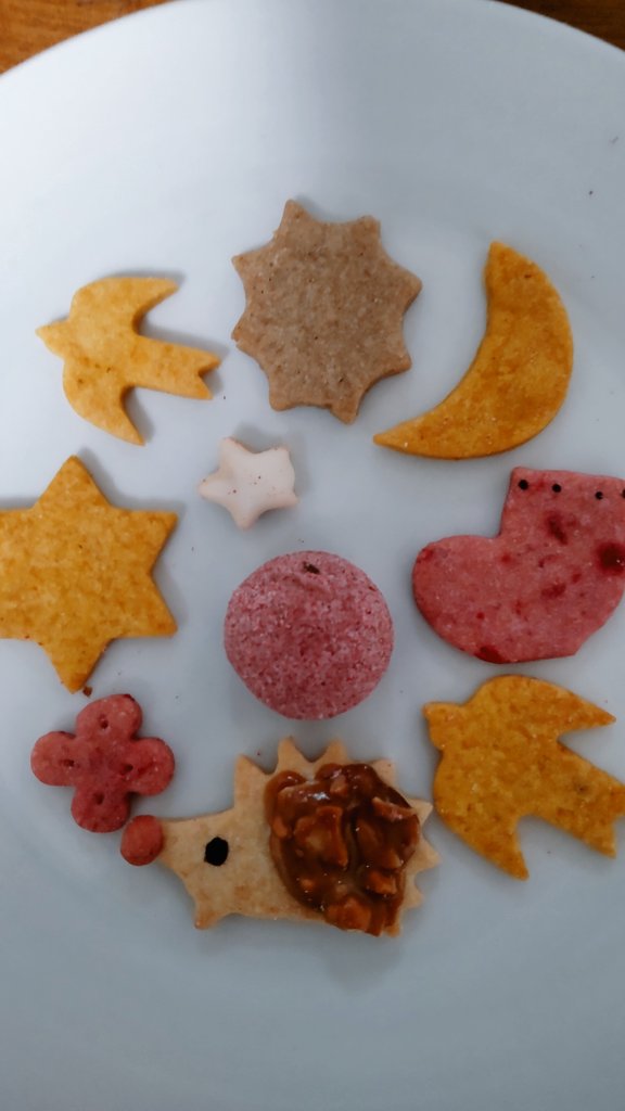 XK3KAZUEX's tweet photo. クッキー並べてみた。willcafeさんの
可愛くて美味しい。
もうすぐクリスマス
だね。
すぐ食べてしまったよ。
#クッキー
#willcafe
#並べてみた https://t.co/3jtXdzAZ5p