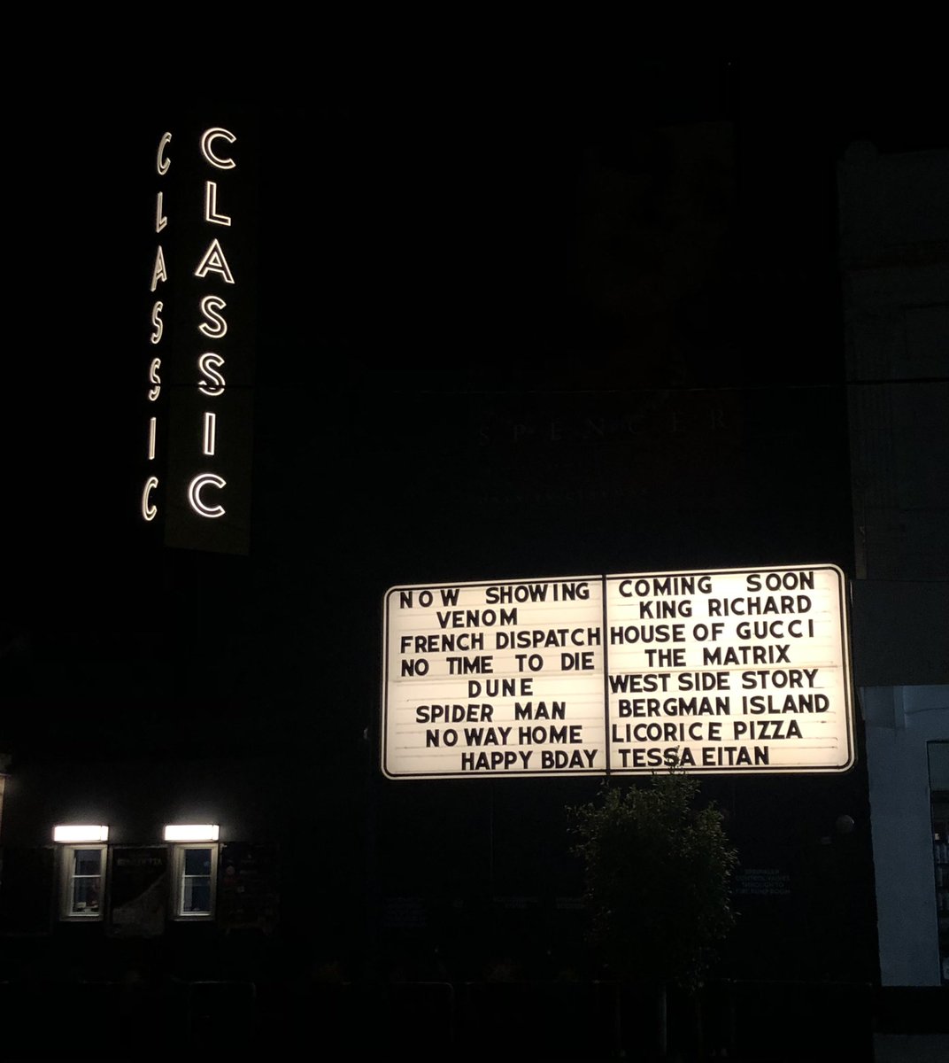 timian77's tweet photo. Absolutely mesmerised by @WestSideMovie. A perfect night on the rooftop of @Classiccinemas. #WestSideStory https://t.co/ZYZbc09wEM