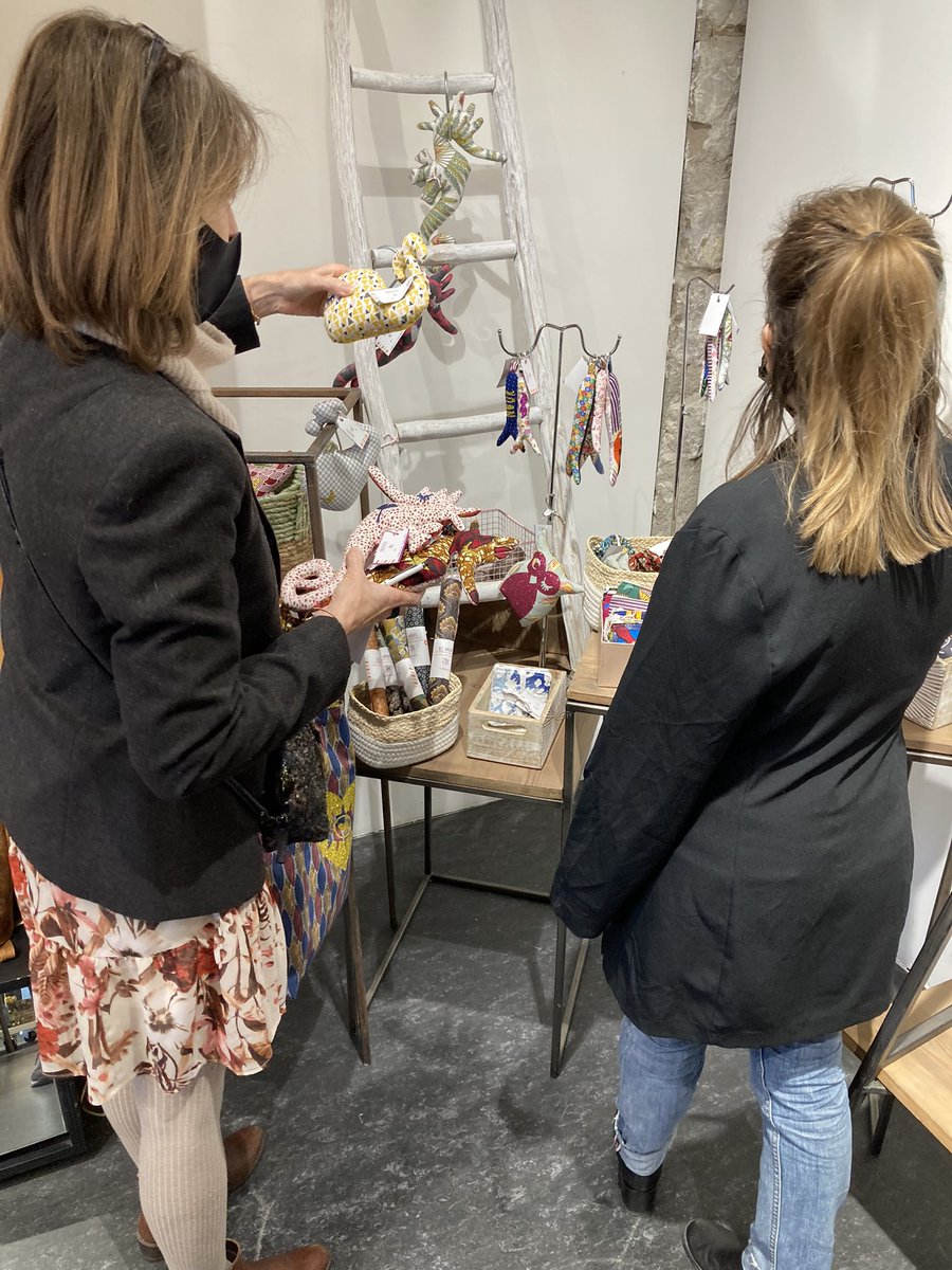 ThierryTreglia's tweet photo. 👋Aux Docks à Marseille, pour vos cadeaux de fin n d’année, optez pour #madeinmarseille #noeldescreateurs #faskforce tout prix tout style et un super accueil 🤩😉👍 https://t.co/JpQ61duqiG