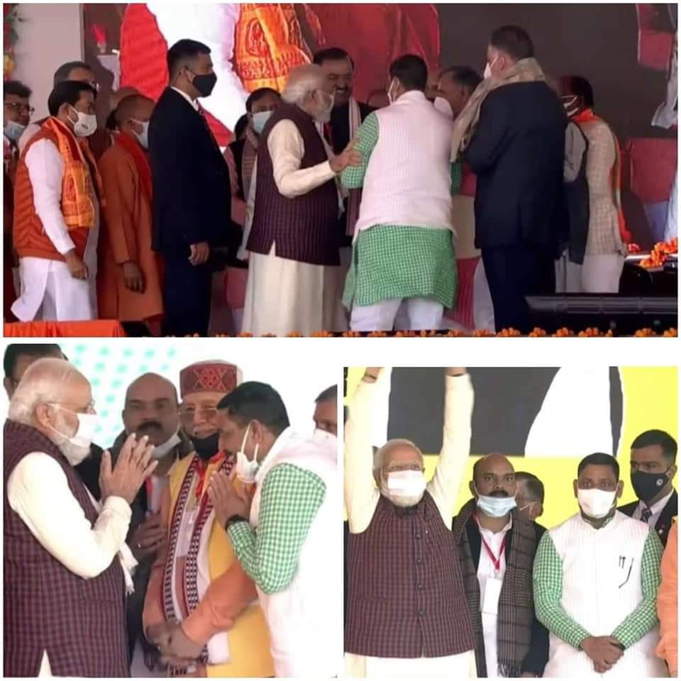 _nationalvoice1's tweet image. #शाहजहांपुर : आंवला सांसद को पीएम मोदी की जनसभा में मिला खास सम्मान, पीएम मोदी सांसद धर्मेंद्र कश्यप का हाथ पकड़ते हुए देखे गए पीएम मोदी,, दिन प्रतिदिन धर्मेंद्र कश्यप का मोदी सरकार में बढ़ रहा है कद।#Dharmendrakashyap @BJP4UP 

Report -: प्रदीप पुष्कर