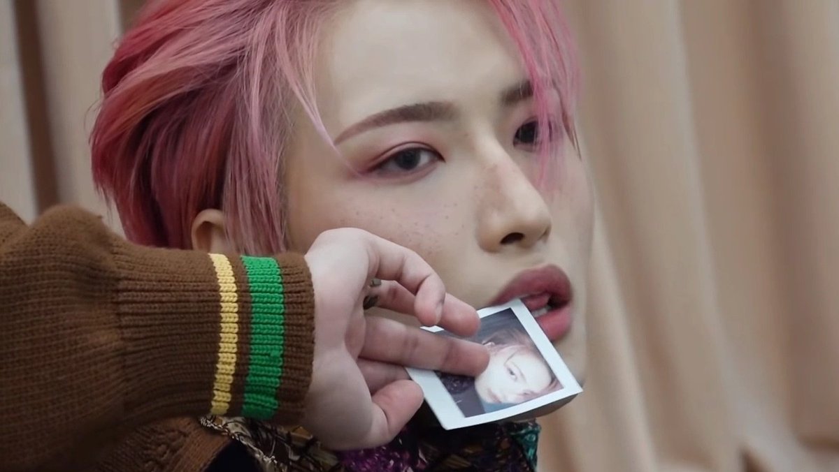 thinkingabtpsh's tweet photo. this seonghwa look will always remain iconic https://t.co/nfowZwxgEE