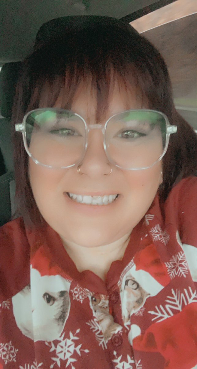 RebeccasJournal's tweet photo. New hair &amp; glasses 💁🏻‍♀️Who dis? ♥️♥️ #bpd #bpdwarrior #borderlinediaries #bordelinegirl  #cptsd #cpstdawareness #depression #depressionawareness #ocd #add #anxiey #panic #mentalhealthadvocate #advocate #mentalhealthmatters #trauma #childhoodtrauma https://t.co/XzLLygflul