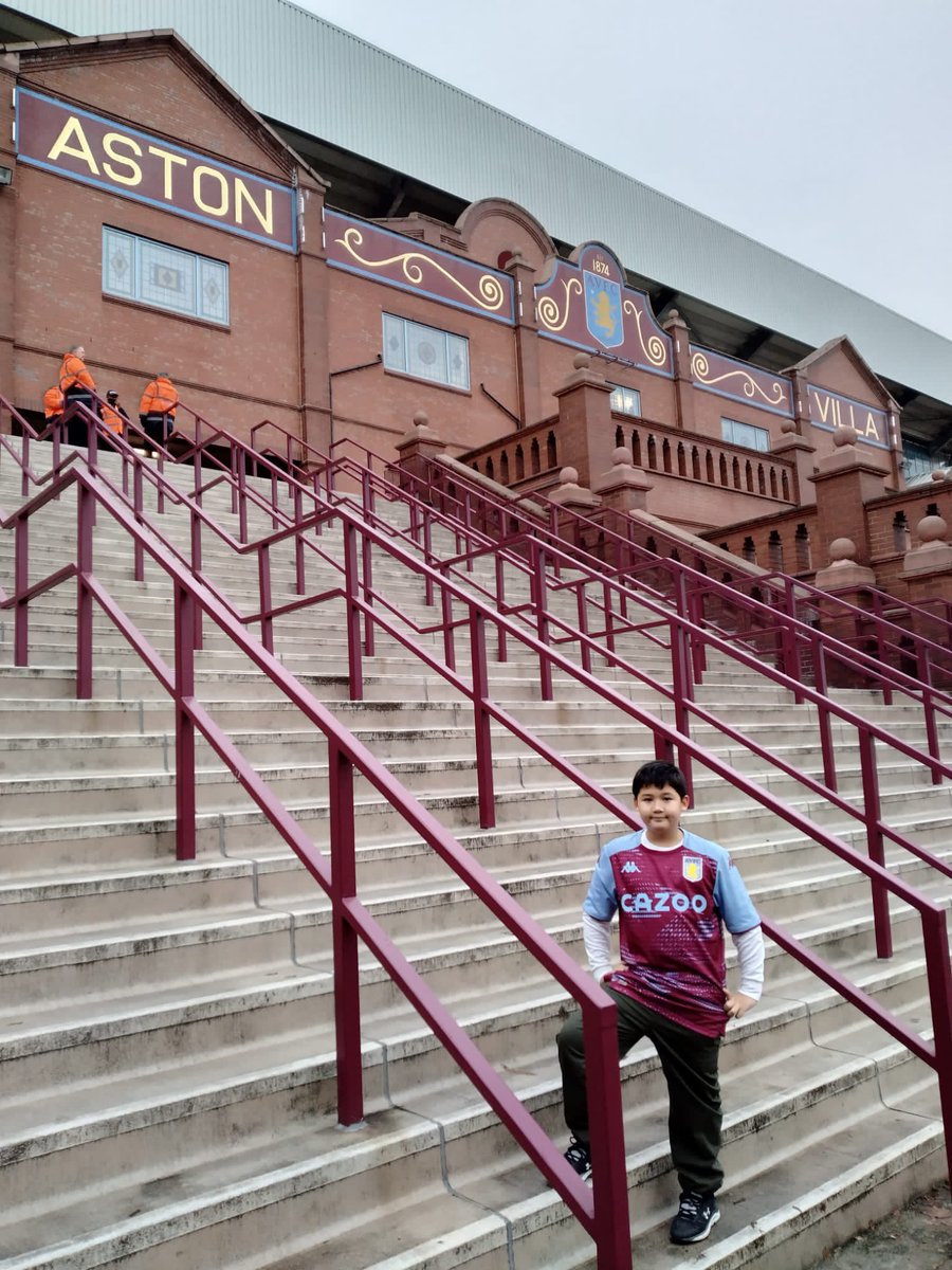 Being from Singapore we totally get the health protocols but we’re so devastated for one of our youngest SG Villa lions today. Today would have Kaito’s first game at villa park and was the main reason he flew back 11,000km. He’s completely heartbroken and we are too💔