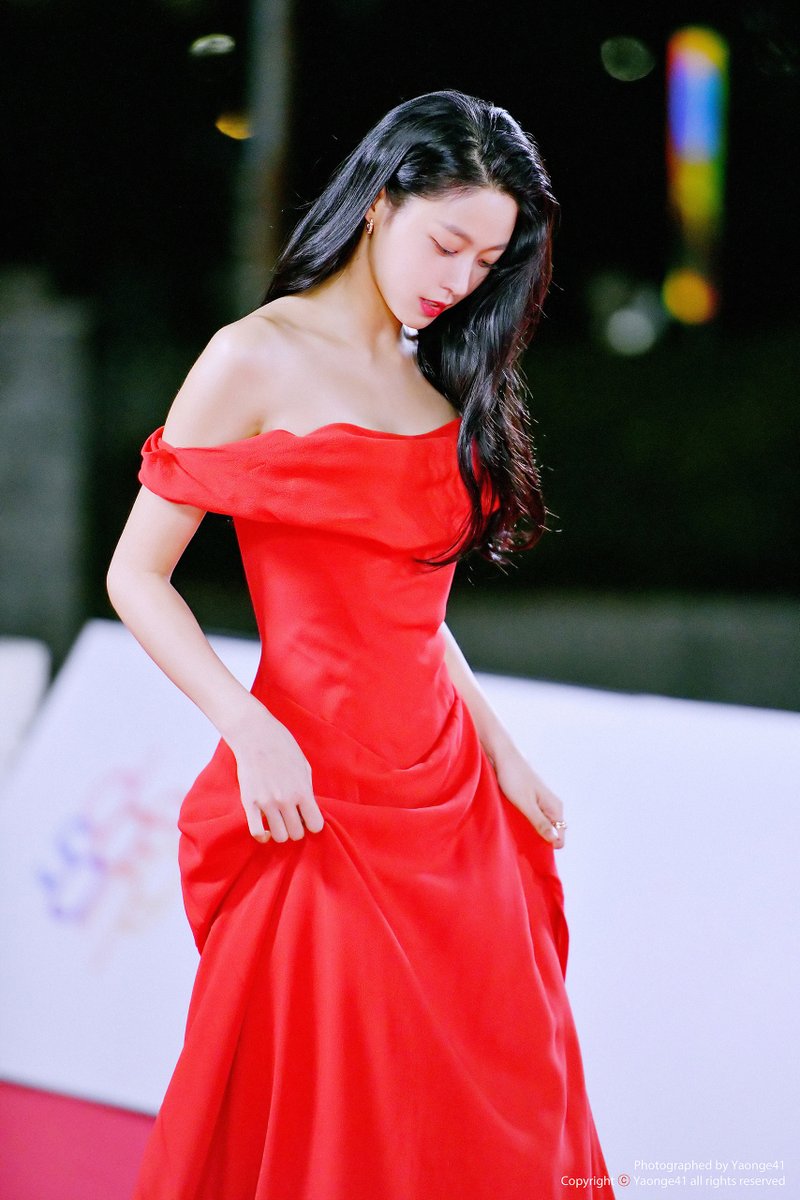 yaonge41's tweet photo. 211126 설현 #청룡영화제 #설현 #김설현 #Seolhyun https://t.co/wxnd6CUlso