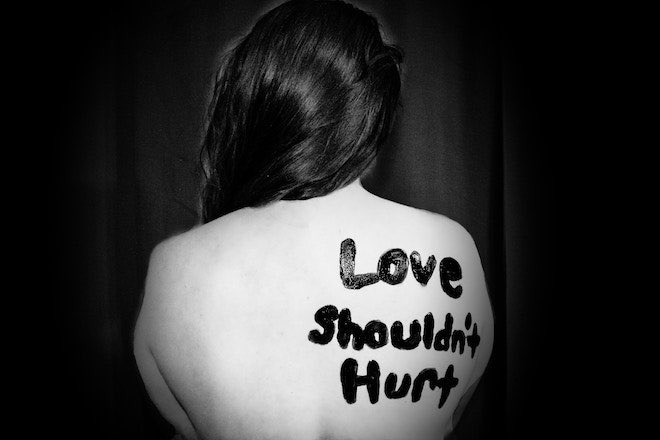iamtheozzz's tweet photo. Please know that YOU MATTER. Abuse comes in many forms and usually starts so small you don’t realize it’s happening. CALL THE DV HOTLINE https://t.co/Bn4divWJ6J. Have a trusted friend to help. You matter! #DomesticViolence #Awareness @WhitSich @TrueCrimeSister @Nattles03 https://t.co/omX3hFQKHj