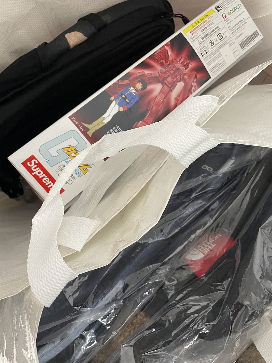 supreme_world_J's tweet photo. @LotteryAgent_JP
#lotteryagent
ガンダムとノース買えました!
ありがとうございました! https://t.co/UHu7MnhX8A
