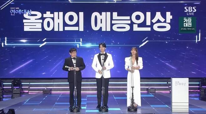 GimbapBlog2's tweet photo. Meilleur ensemble : Les couples de #SameBedDifferentDreams (#LeeJiHoon et #Ayane, #LeeHyunYi et #HongSeongKi, #KimYoonJee et #ChoiWooSung),
Meilleurs artistes : #LeeKyungGyu #LeeSeungGi et #ParkSunYoung
Meilleur travail d'รฉquipe : le casting de #MasterInTheHouse https://t.co/qVbhyktlKh