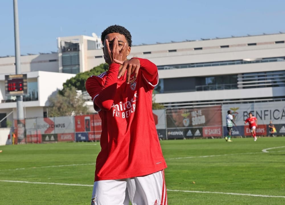 vaibenfica1904's tweet photo. 🎶 De manhã começa o dia...

Os #JuvenisBenfica venceram o Sporting por 3-2, na 5.ª jornada da 2.ª fase do Campeonato Nacional (Série Sul).

Rafael Luís (GP), João Rego e Leonardo Barroso (AG) apontaram os nossos golos.

#EPluribusUnum #FormarAGanhar https://t.co/zVNMtu48AQ