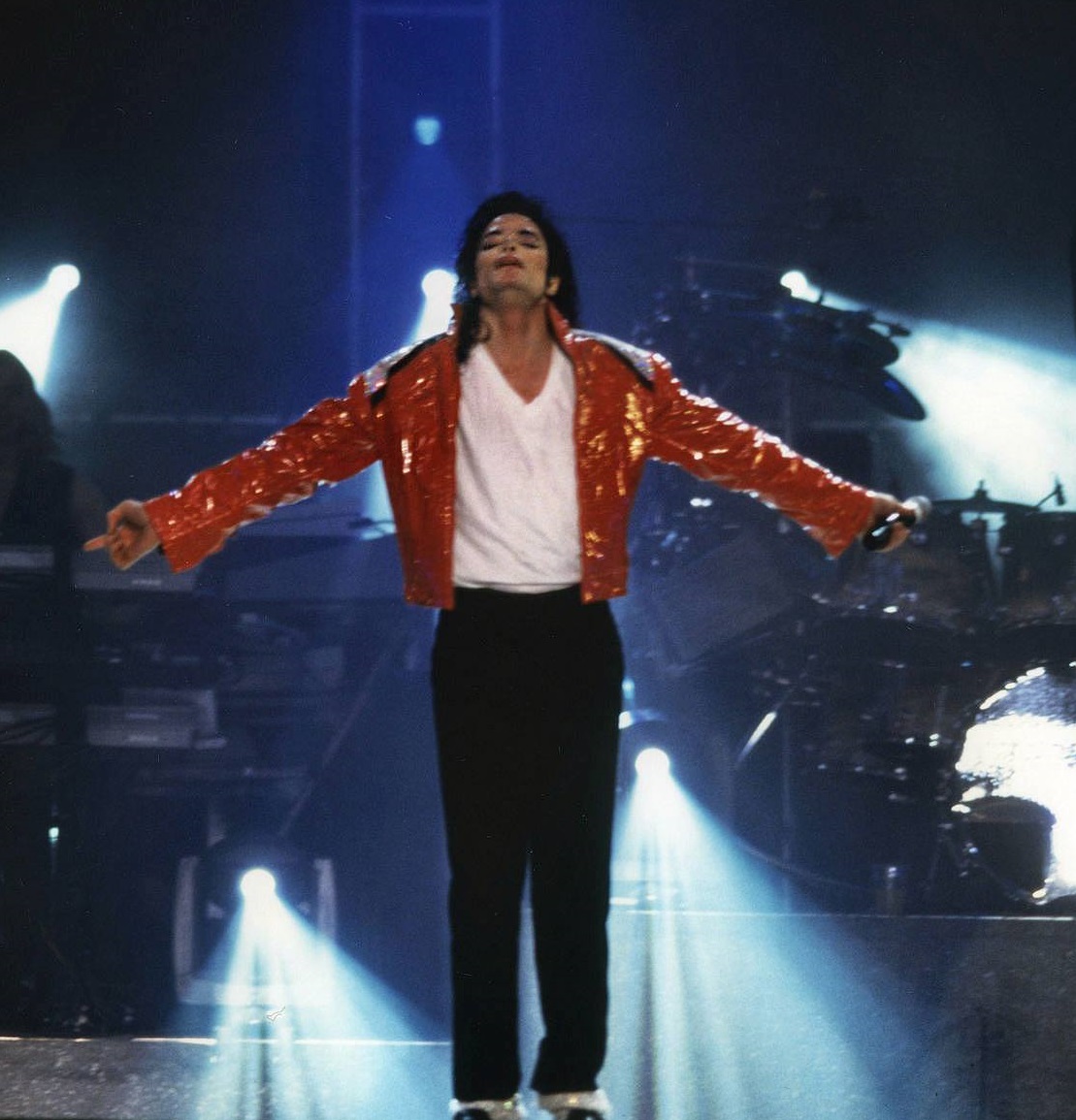 Dominerende nødvendig veltalende MJ Beats on Twitter: "📸 | Michael Jackson, Beat It, Munique, 1997  https://t.co/6pDHozOdKP" / Twitter