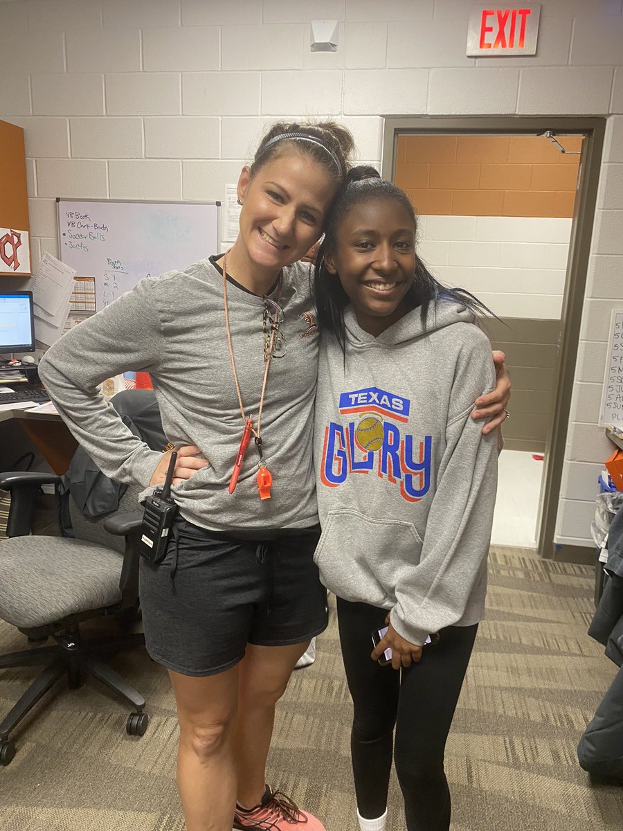 LMSLadyLegends's tweet image. A Coach’s heart is always full when they come back to visit on their own….

These guys were robbed of a huge chunk of our time together by COVID…but I guess we did something right while we had them!  🏀🤍🧡🤍🧡🏀#ladylegends #lovethemwell #keepcrushing #lmsforever #loveyouguys