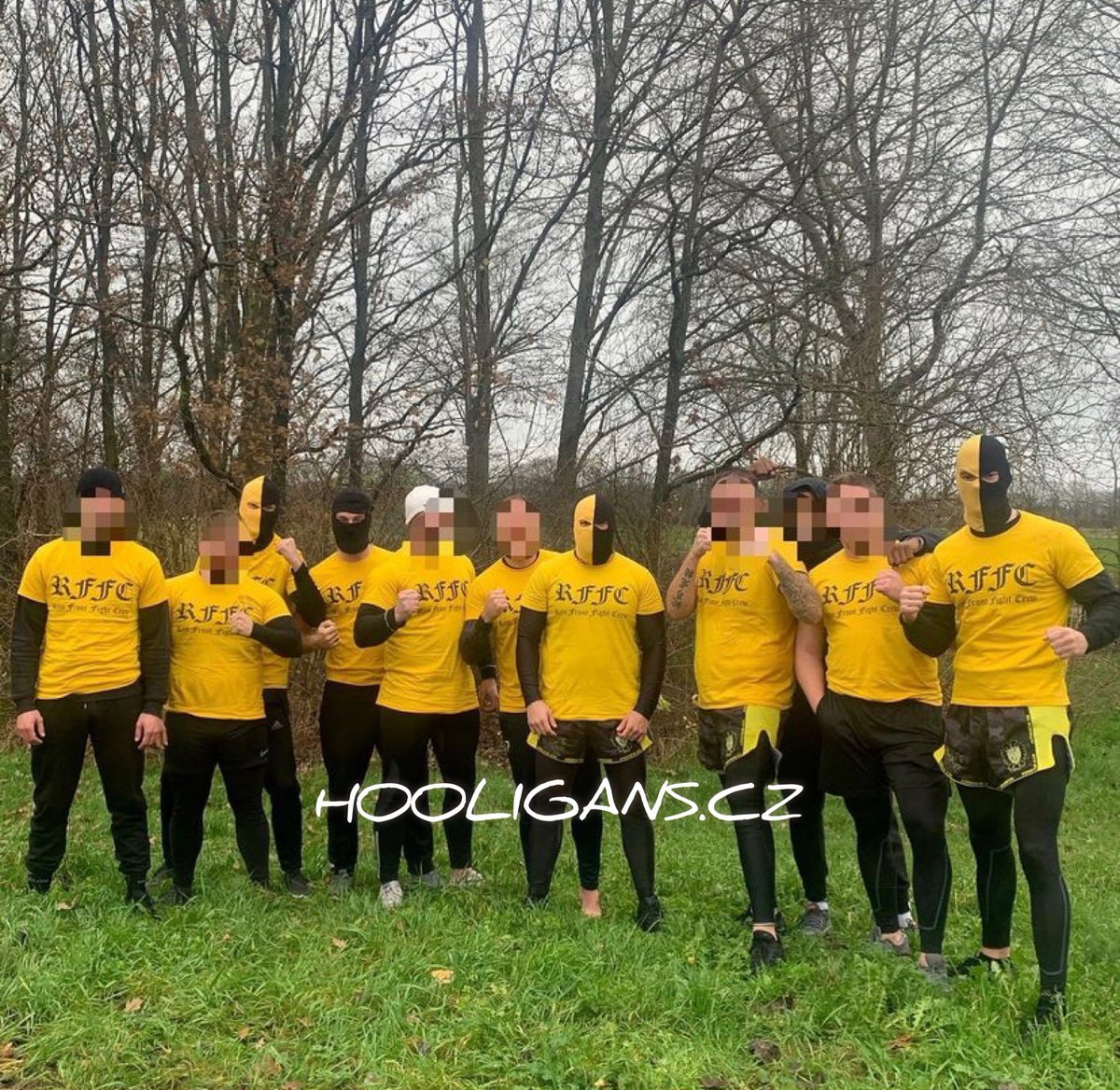 hooliganscz1999's tweet photo. 18.12.2021, Arrange fight,  RFFC🇳🇱 vs Sittard🇳🇱/Genk🇧🇪, 12x12, 1.30 min., win Sittard/Genk. Hard en good fight! Respect https://t.co/Fjy3xrlEmQ
#sittard #genk #rffc #hooligans https://t.co/ZVYgEBJ4F7