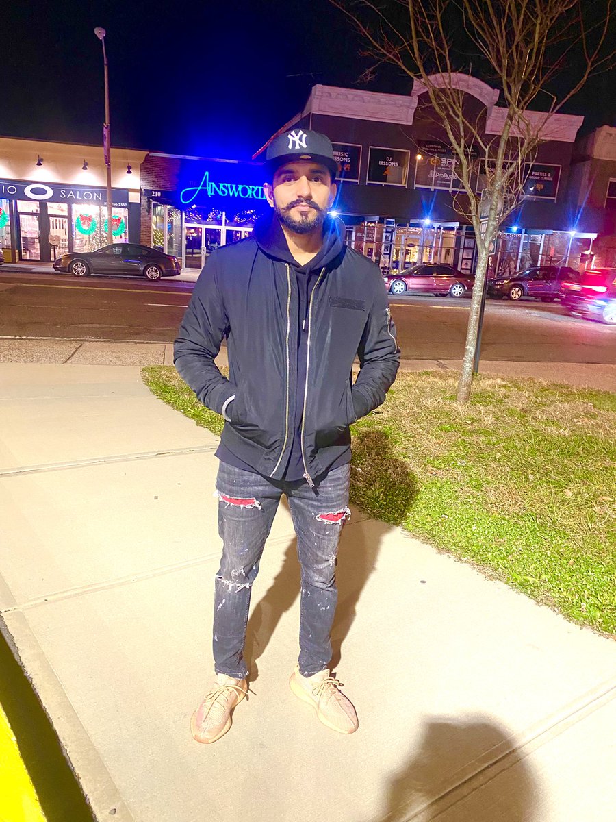 preetsinghnyc's tweet image. Positivity can light up a dark room 💡 #PreetSingh #NYC