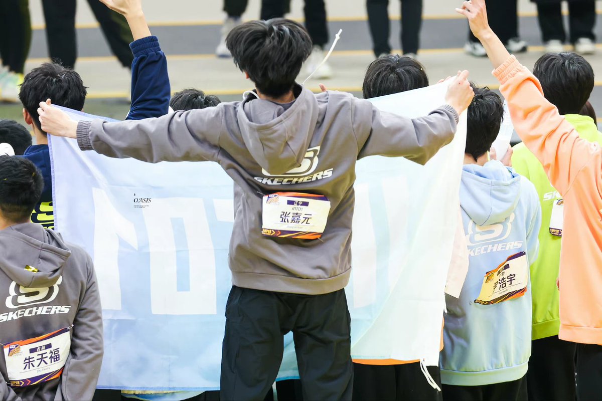 iightsuns's tweet photo. lovely shot to commemorate the end of cxx 😇 辛苦啦 https://t.co/fjG7jHD7VP