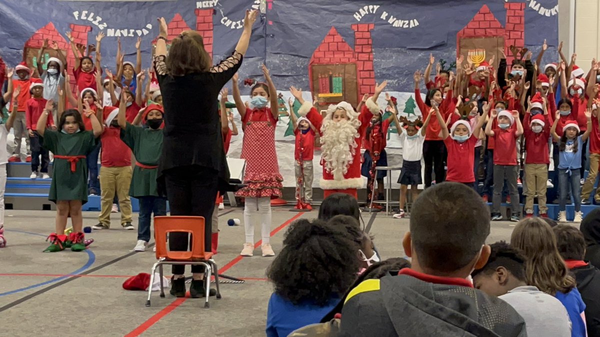 yourkidsfavAP's tweet image. Our music teacher, Ms. Hatley @PES_Spring @SpringISD is phenomenal! With the support of her team, she planned our 3rd Grade Christmas program. We invited families in to participate in the festivities. The joy was infectious! #SheUnderstoodtheAssignment ✅#ChampionBehavior ❤️💪🏾
