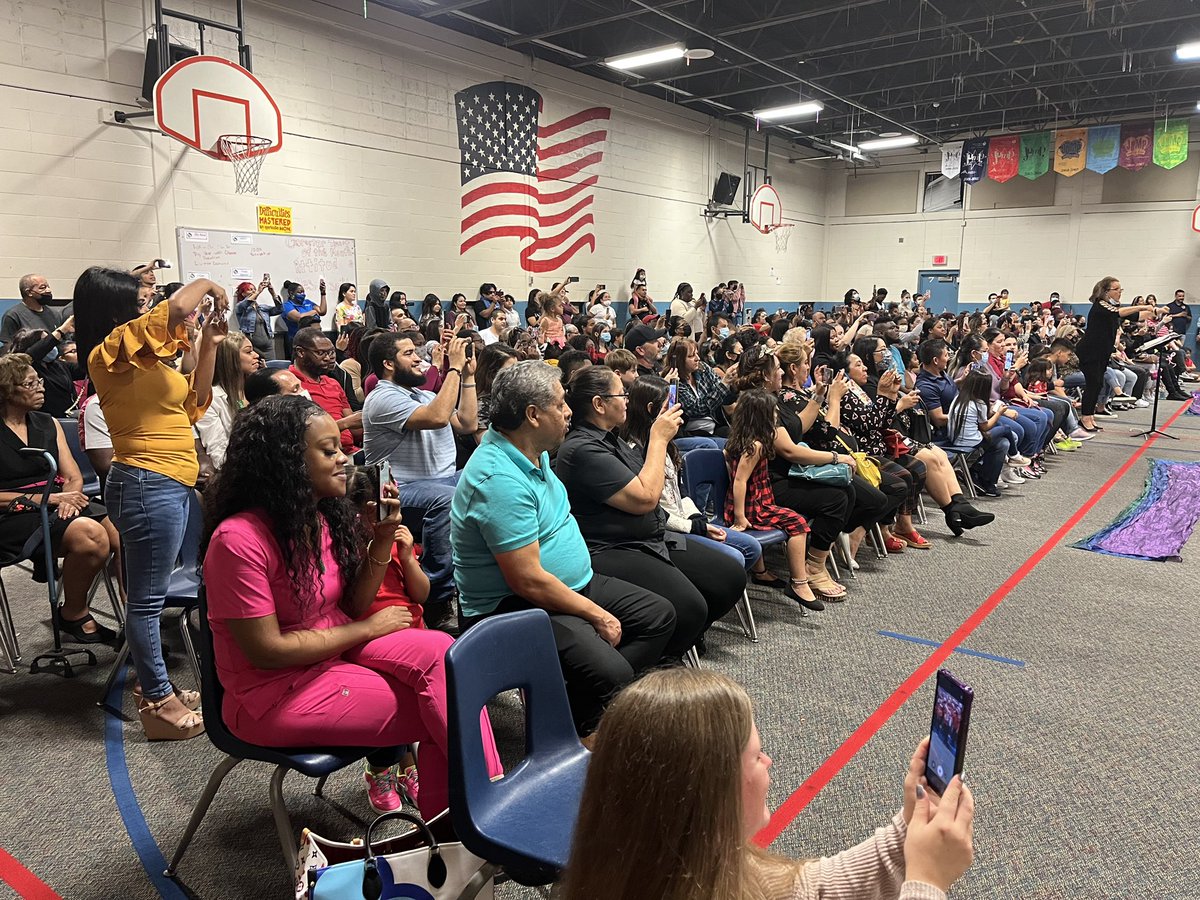yourkidsfavAP's tweet image. Our music teacher, Ms. Hatley @PES_Spring @SpringISD is phenomenal! With the support of her team, she planned our 3rd Grade Christmas program. We invited families in to participate in the festivities. The joy was infectious! #SheUnderstoodtheAssignment ✅#ChampionBehavior ❤️💪🏾