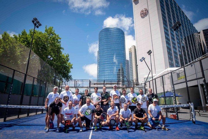 Hermosa tarde junto a los grandes del Paddle y del futbol, en el Hotel Sheraton, complejo Lasaigues.
gracias a <a href="/__CarlitosTevez/">Carlitos Tevez</a> <a href="/ElPipiRomagnoli/">Leandro Romagnoli</a> <a href="/Flacoschiavi/">Rolando Schiavi</a> #fabiancubero por ponerle la mejor a este hermoso evento.

#ftwe #padelmania #paddle #padelargentina #padelpro #lasaigues