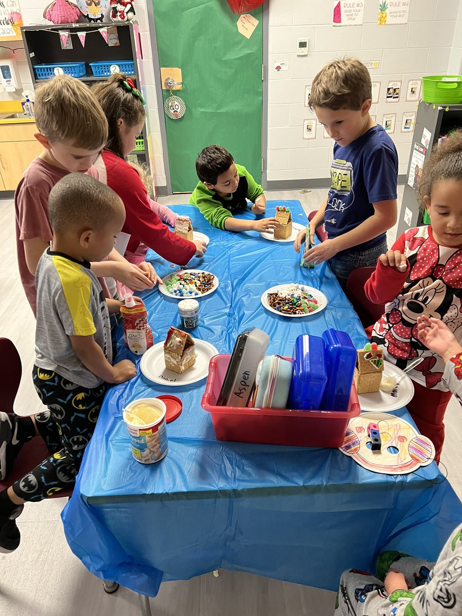 These fourth graders absolutely LOVE their book buddies! #otterlyawesome <a href="/plainviewElem/">Plainview Elementary School</a>