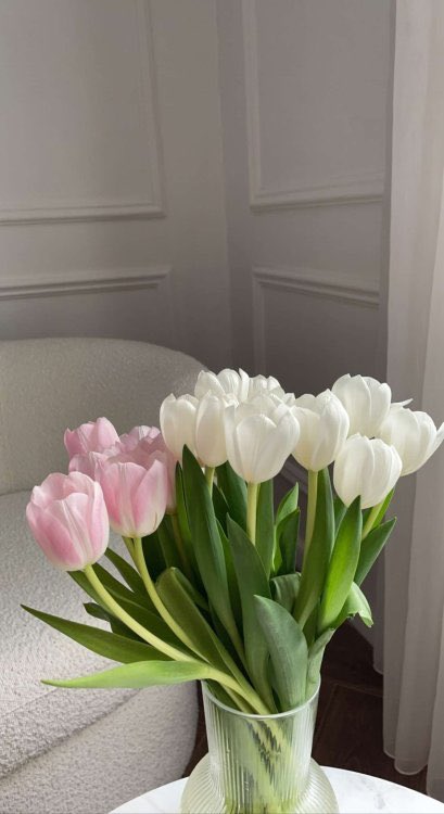 .

ربي.. إني عليك أُقبل، وإياك أسأل، وبك أتوسل، ورضاك أبغي، ورحمتك أرجو.. سهَّل علي اللياذ بك، وأفرغ على قلبي محبتك، واصطنعني على عينك، ولذذني بحلاوة مناجاتك، وأهِّلني لرفع حجابك، وأجِل عيني في ملكوتك، واكحُلها بالاعتبار، وألِّف سريرتي بك.. وأغمرها بالأنوار. يارب العالمين.🤍