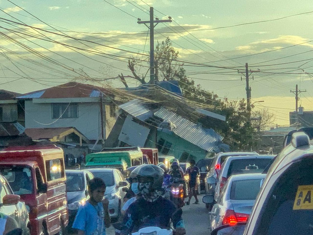 inquirerdotnet's tweet photo. LOOK: VP Leni Robredo visited two barangays in Cebu City on Dec. 18, to help the victims of #OdettePH and assess the damages caused by the typhoon.

According to Robredo, there are long lines at water refilling stations, gasoline stations, and ATM machines. | 📷: Leni Robredo/FB https://t.co/dSRKEdVjgr