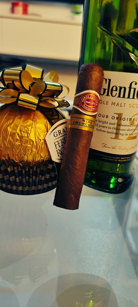 Something cuban today. Happy Saturday everyone! @CigarChairman  <a href="/Mr24705988/">優生学👁駿河湾 ワンヘルス</a>
<a href="/erickmichaus/">E. Michaus</a> <a href="/JARMHABANO/">Jorge Luis</a>  <a href="/CalvinThomps99/">Calvin Thompson</a> <a href="/Mike_W_Simpson/">The Mentor</a> <a href="/JeffBOTL/">JeffBOTL</a> <a href="/joelmeche/">Joel M</a> <a href="/BHJFamily/">BHJ Family</a> <a href="/De_Ang_/">Dennis Angle</a> <a href="/ButcherManNate/">Poppa Butcher</a> <a href="/Mike_W_Simpson/">The Mentor</a> #CIGARS #BOTL #Stogies #Cigar #stogie