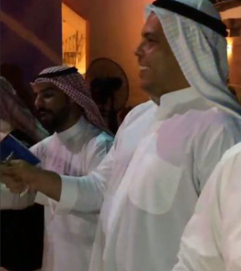 BlogRaposa's tweet photo. Olha o nosso sheik aí! https://t.co/RxfgVaYiQt
