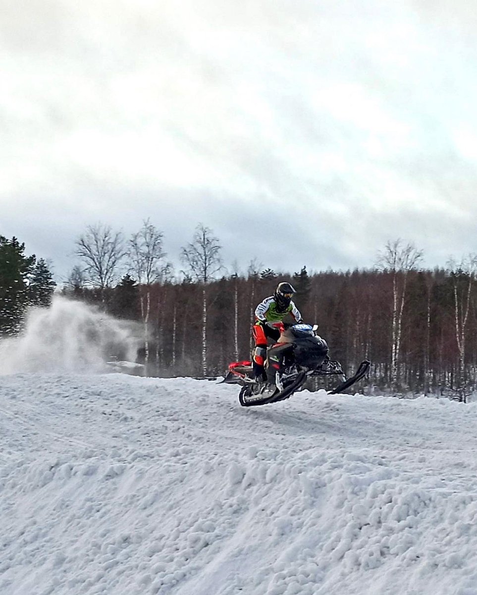 LotharMr's tweet photo. Tänään päivällä pienet snowcrossitreenit, illalla vuorossa Joensuun Bepopin pikkujoulut! https://t.co/uFBjRVvOK2