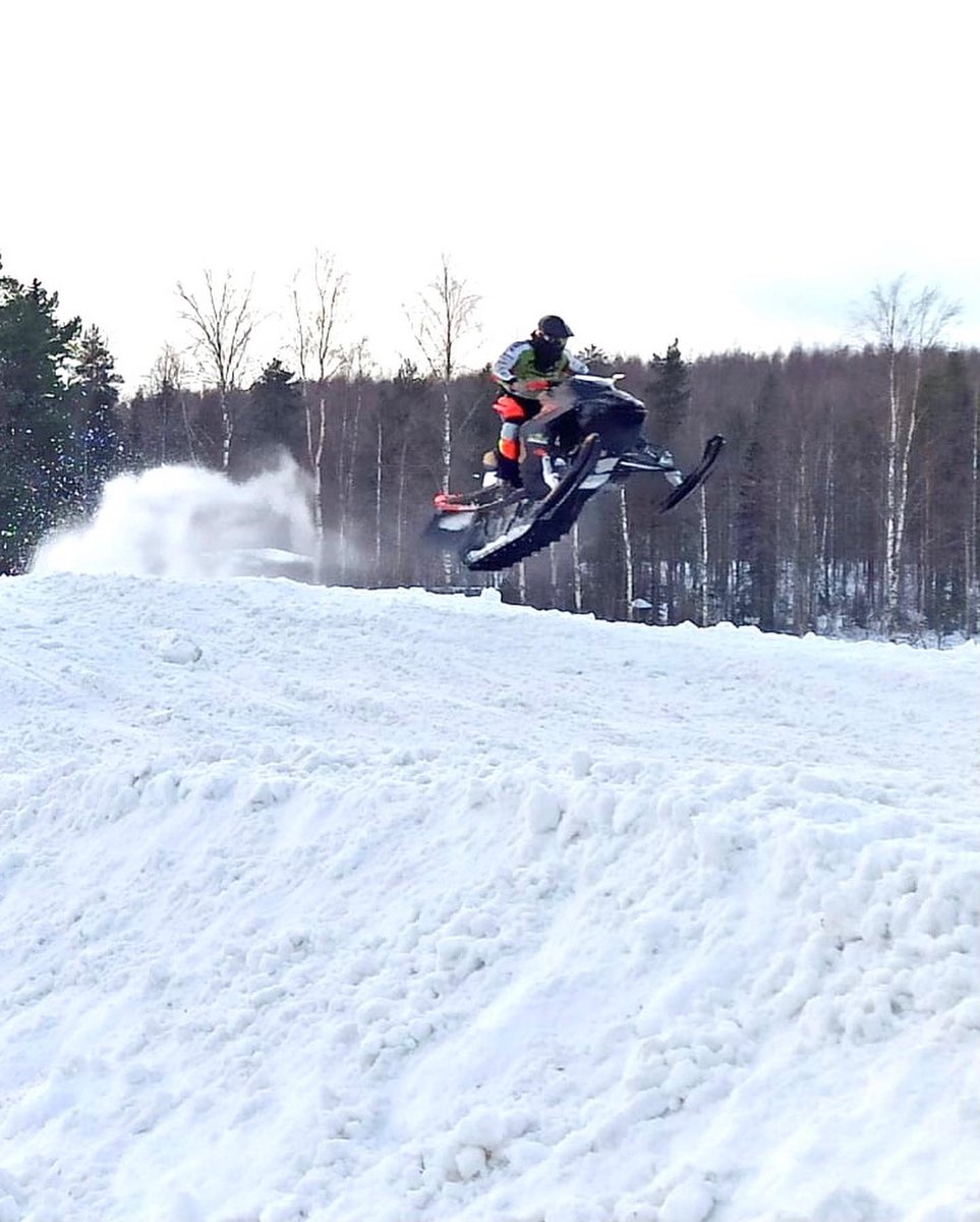 LotharMr's tweet photo. Tänään päivällä pienet snowcrossitreenit, illalla vuorossa Joensuun Bepopin pikkujoulut! https://t.co/uFBjRVvOK2