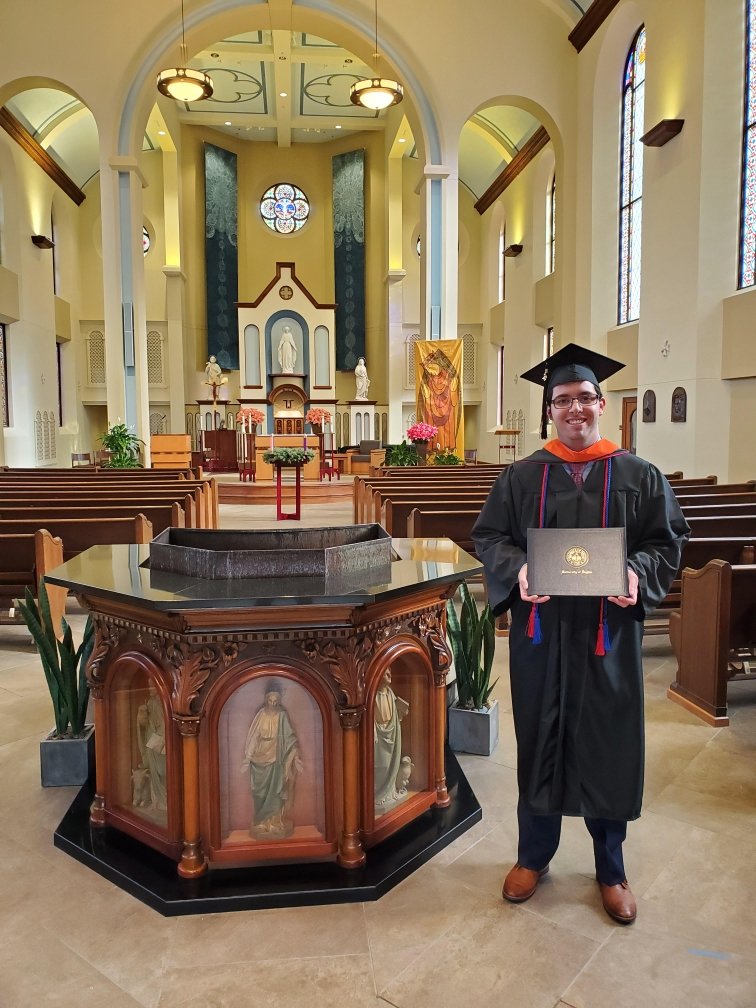 TSquaredAuto's tweet photo. Congratulations to Mark Weyler, Masters in Engineering Management. We're proud of you! Love, Mom and Dad.   #FLYER21GRAD https://t.co/vu08j4knxM